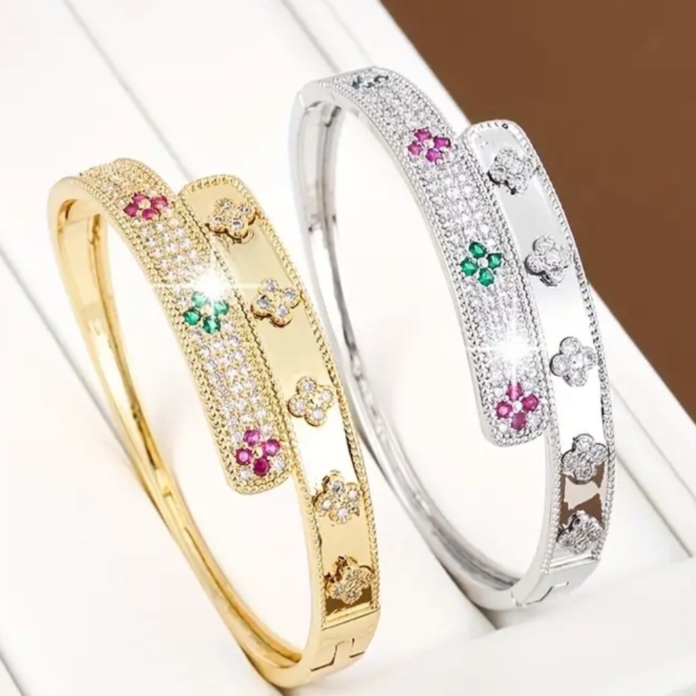 DAINTY FLORAL BRACELET